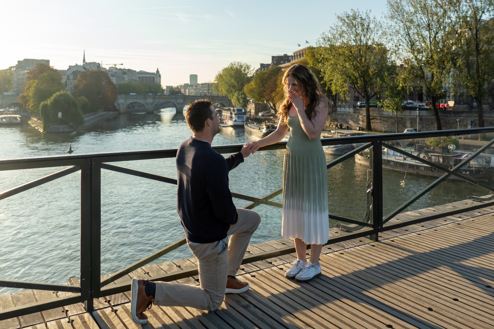 Proposal photography beside the Seine in Paris