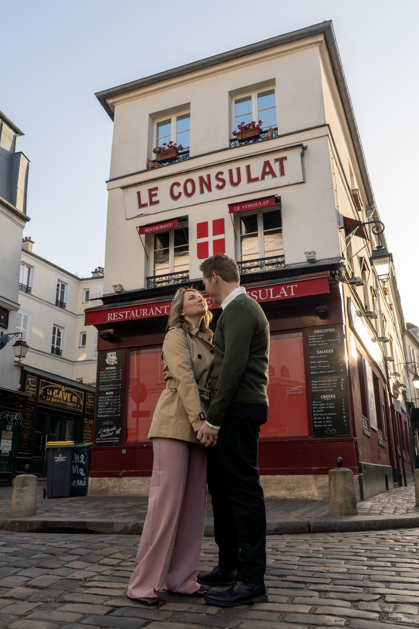 Couples and proposals in Paris
