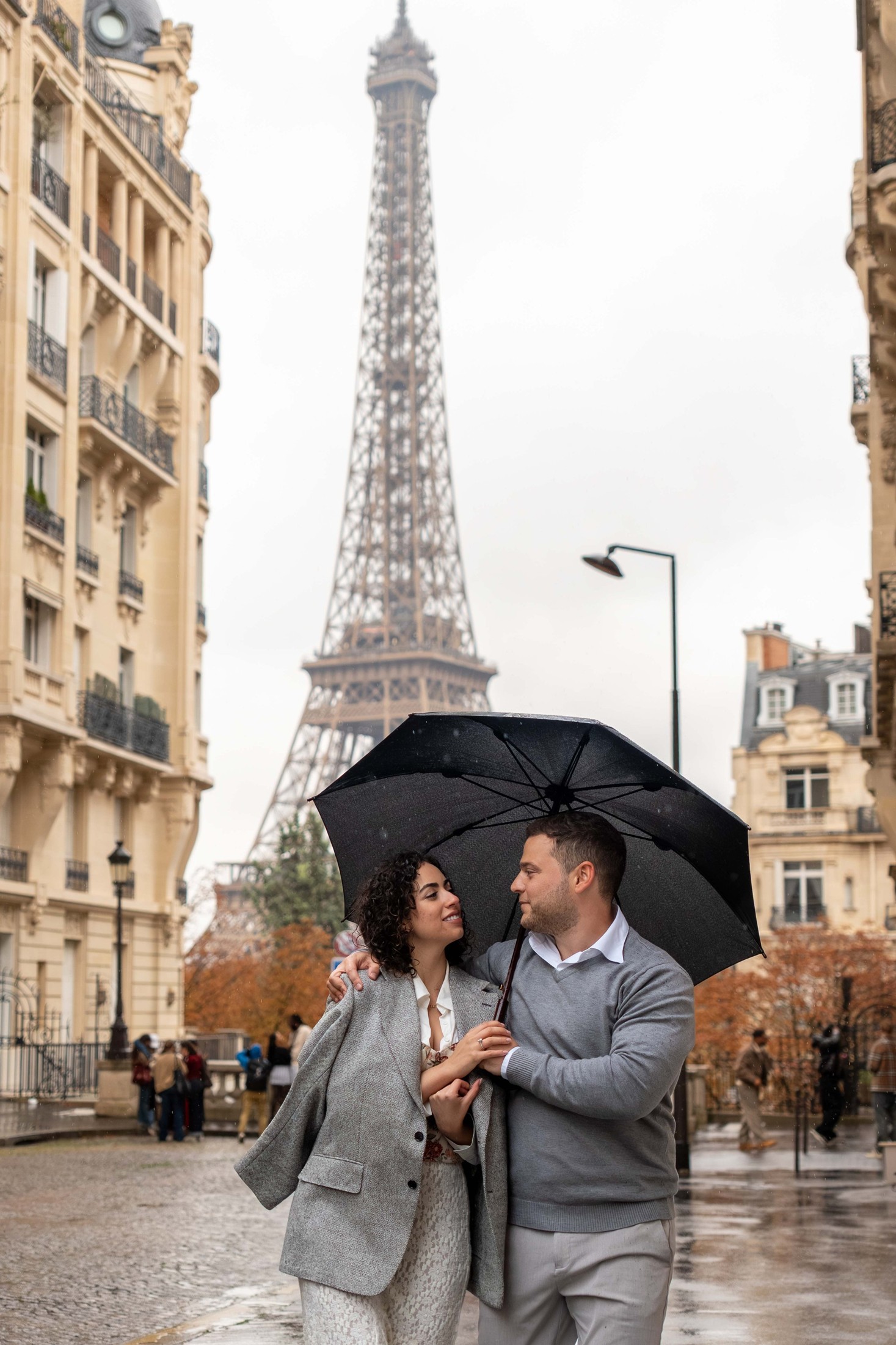 Couples and proposals in Paris