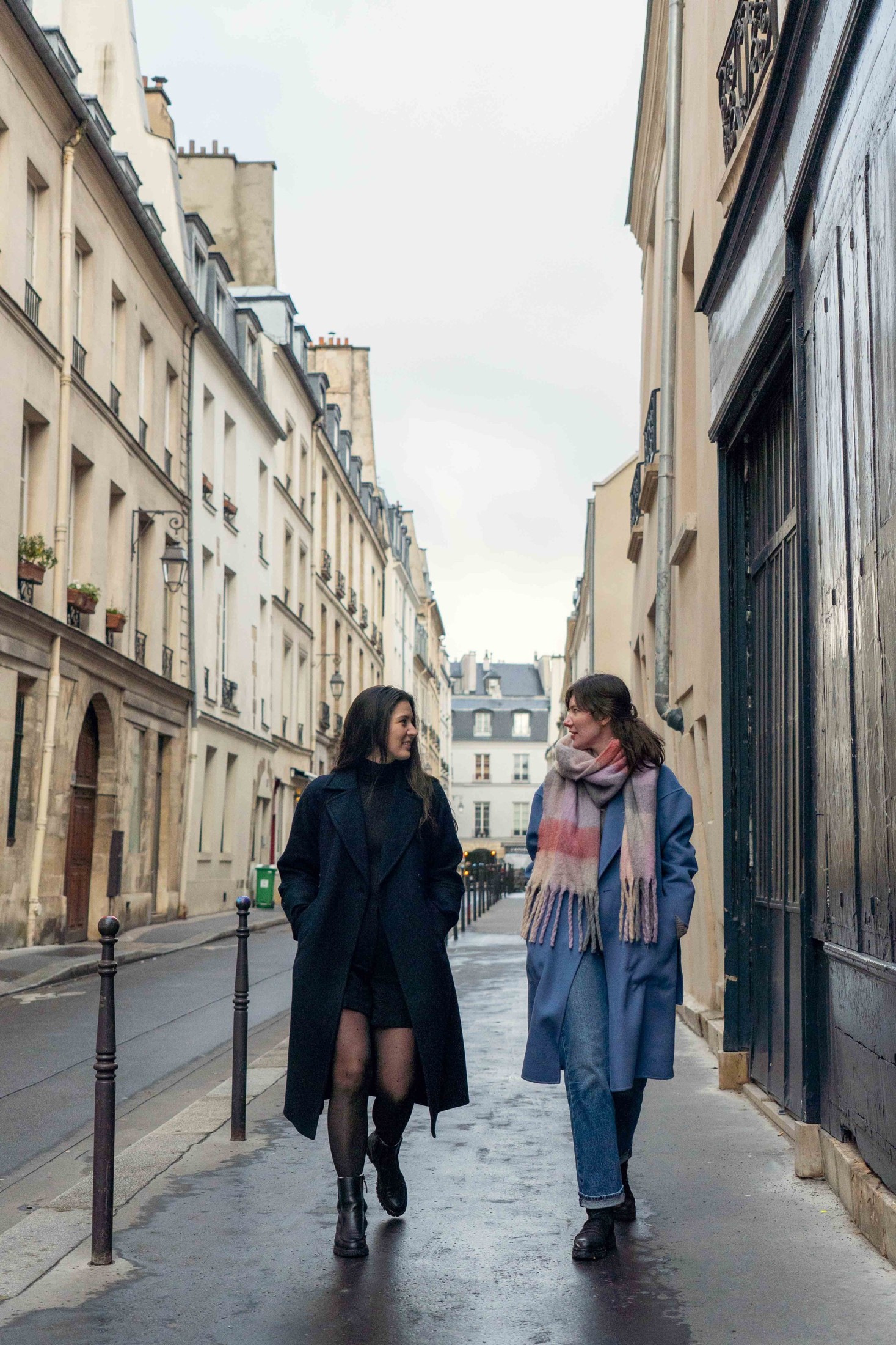 Couples and proposals in Paris