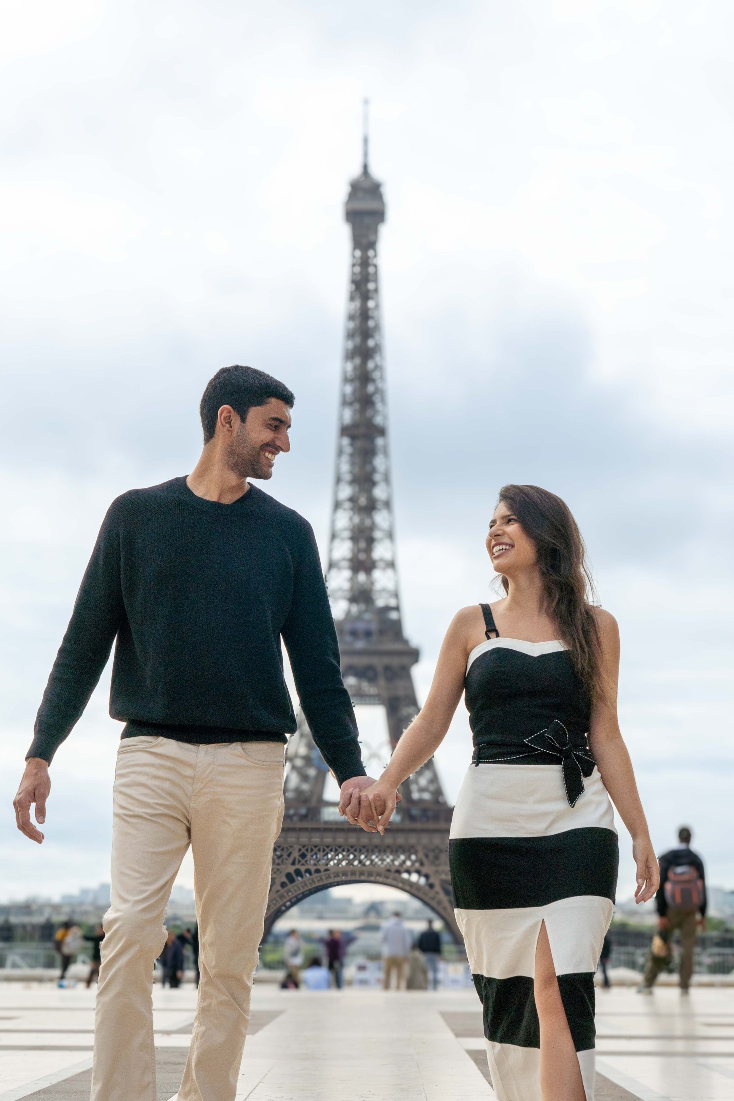 Couples and proposals in Paris