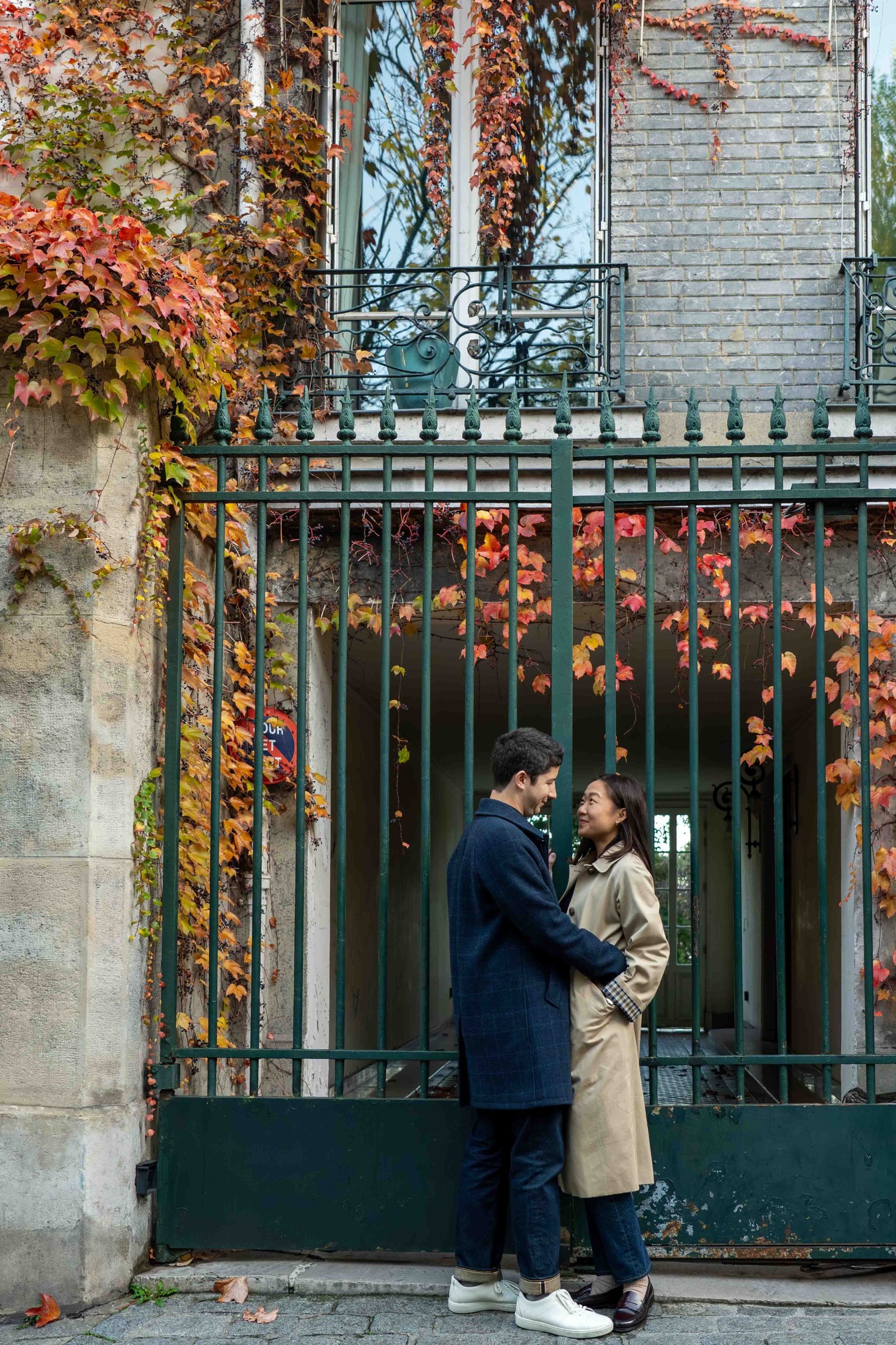 Couples and proposals in Paris