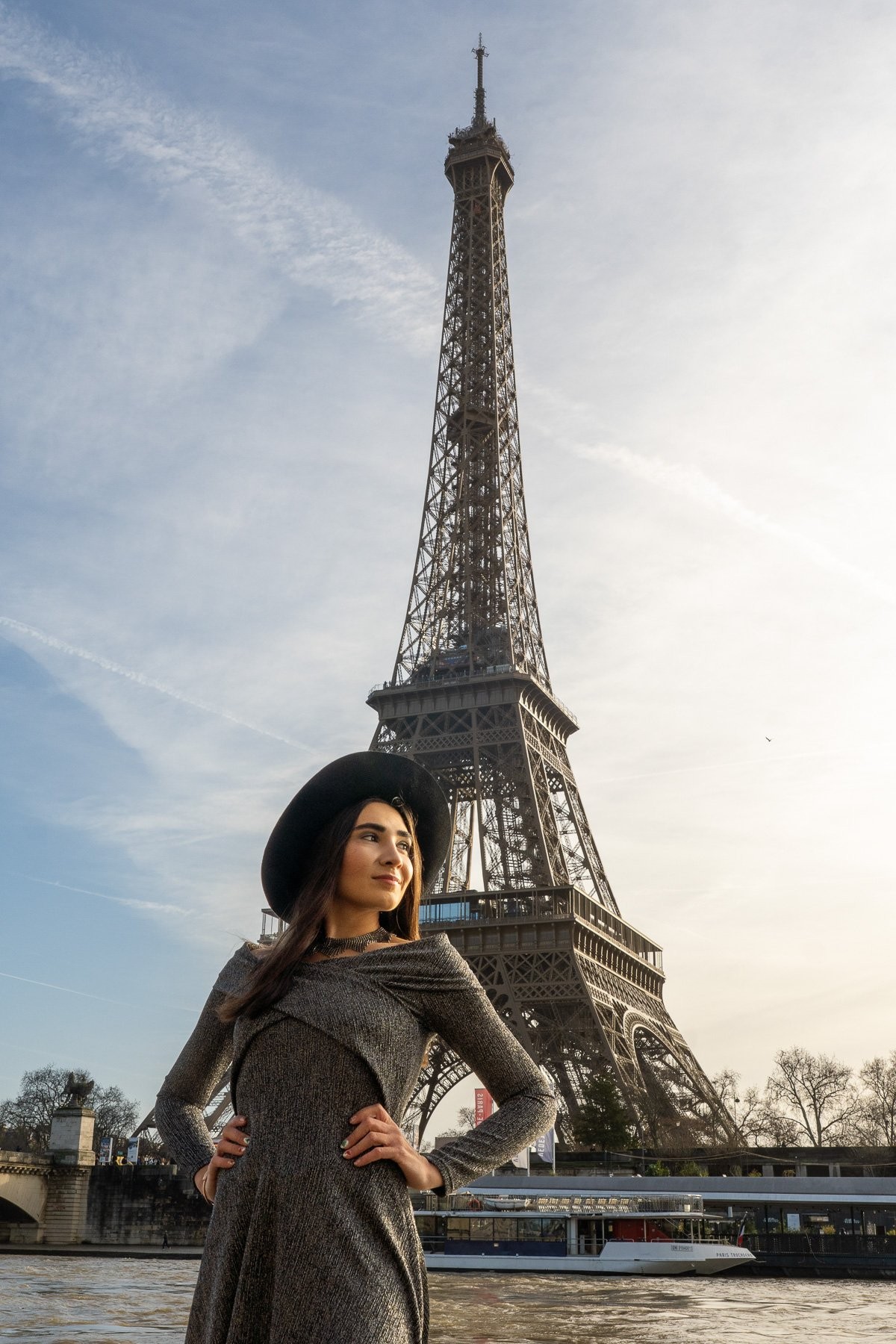 Solo traveler portraits in Paris