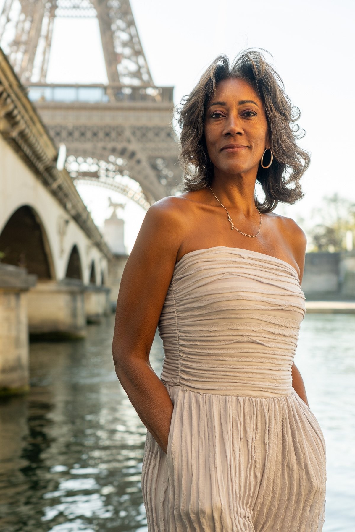 Solo traveler portraits in Paris