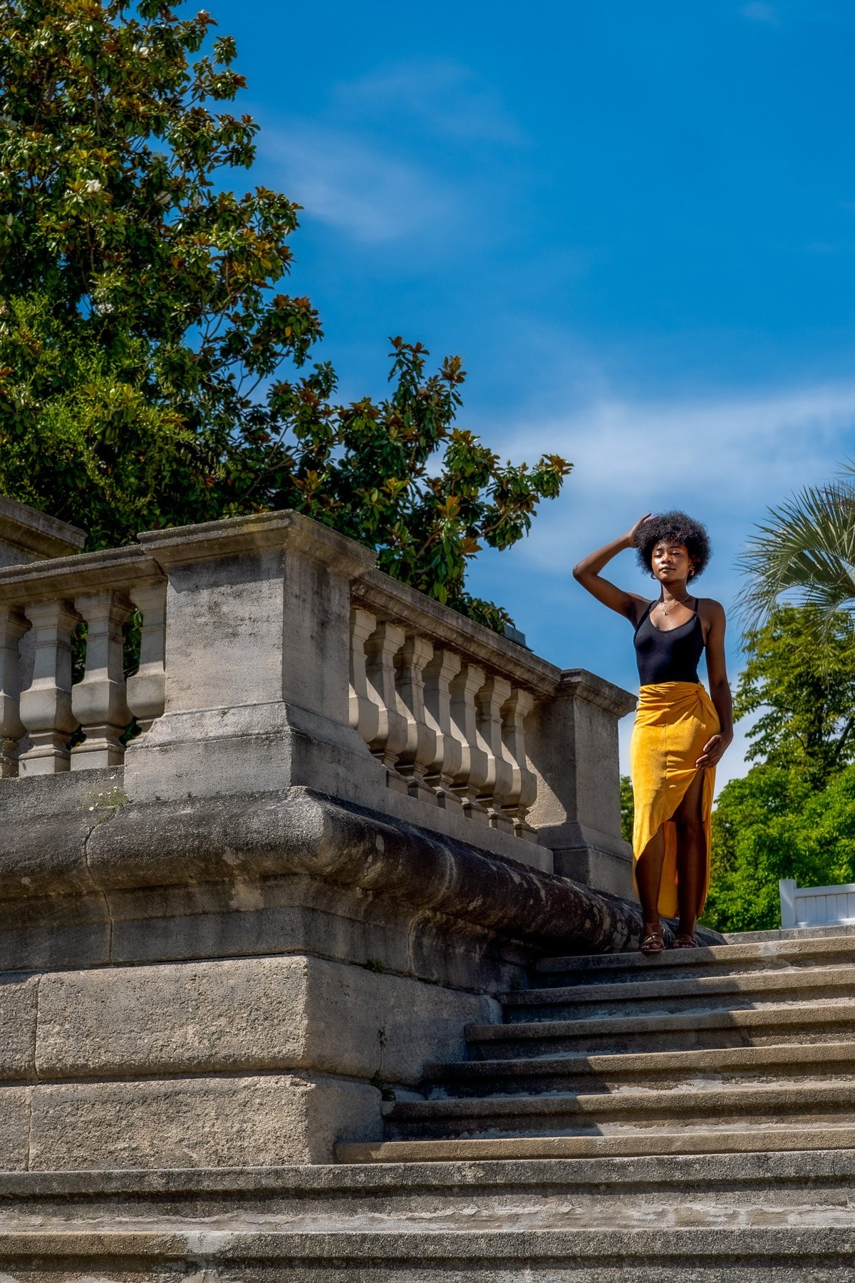 Solo traveler portraits in Paris